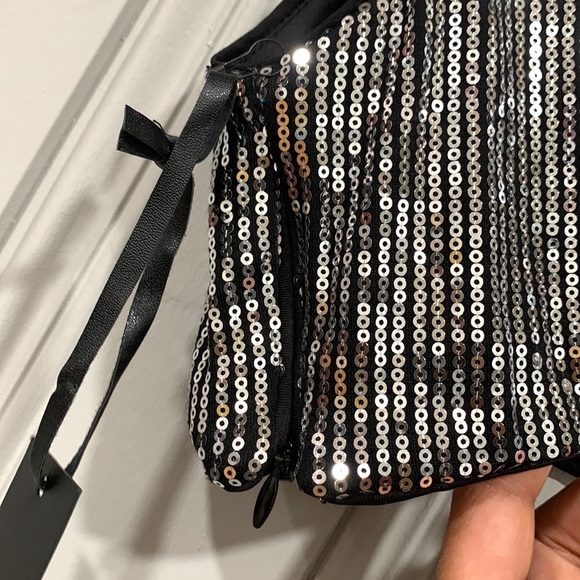 H.ours crop top - Picture 7 of 9